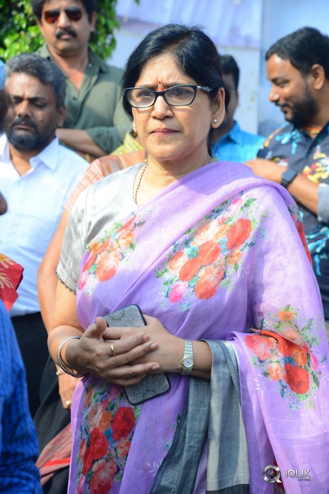 Ichata-Vaahanamulu-Nilupa-Raadhu-Movie-Opening